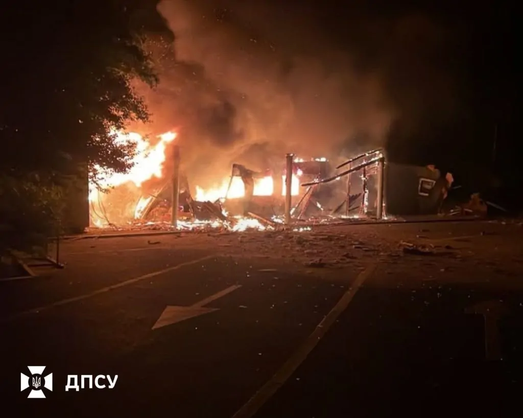 Через ворожу атаку тимчасово не працює пункт пропуску «Виноградівка»