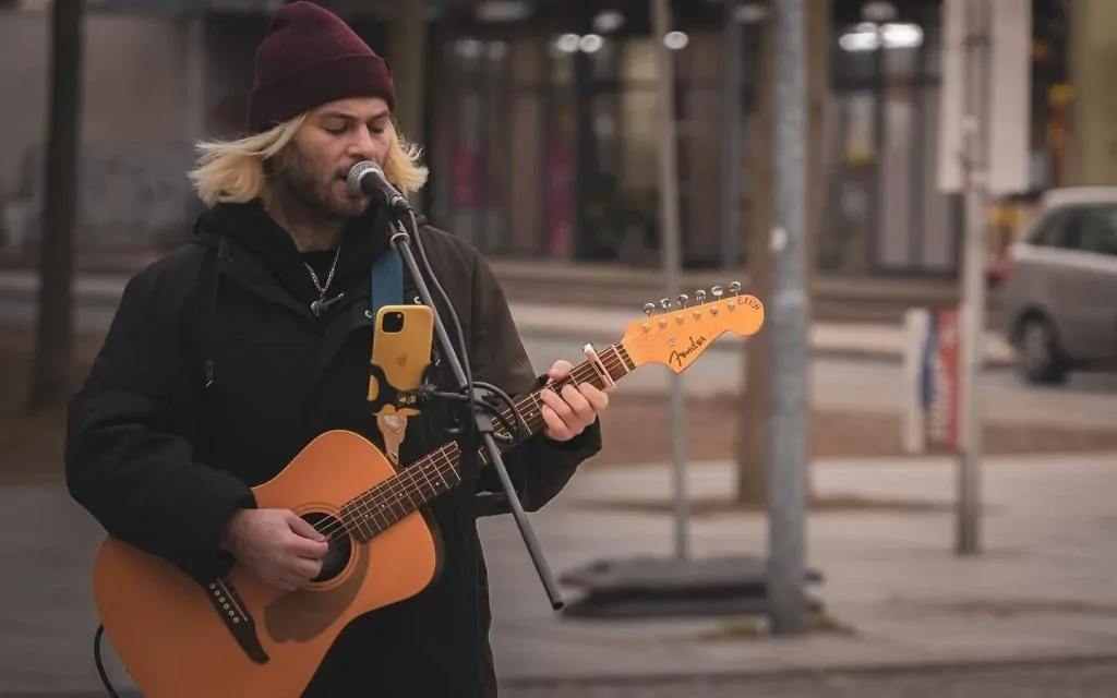 Співак із Болграда випустив нову пісню CANTFEEL