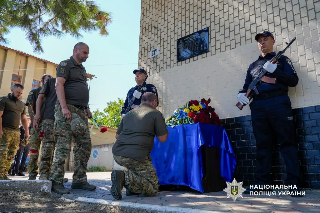 На Болградщині відкрили меморіальну дошку загиблому поліцейському Сергію Маглі