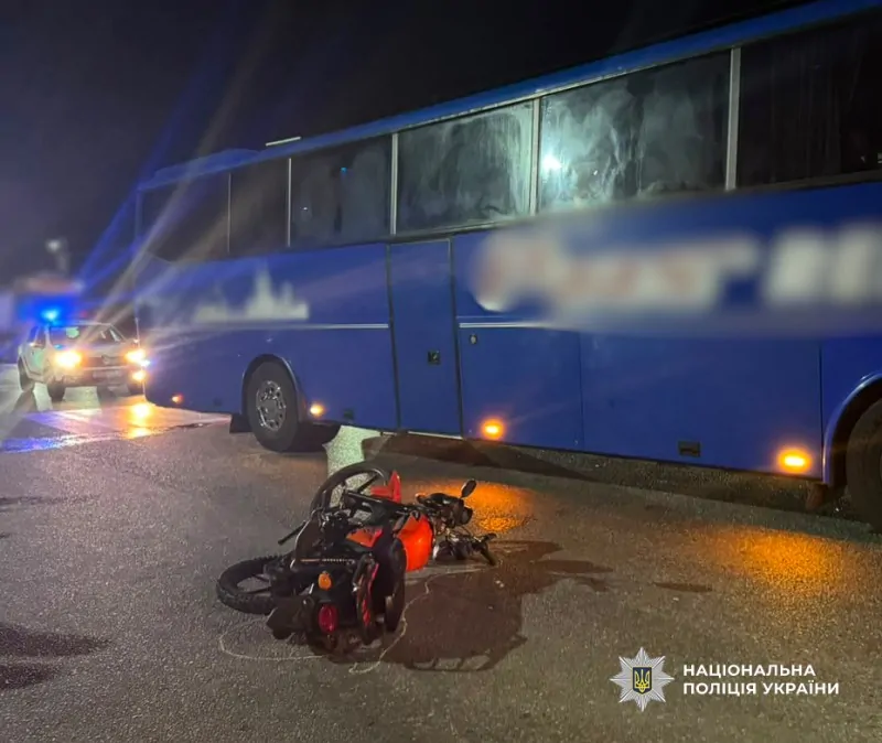 На Одещині 16-річний пасажир мопеда постраждав у ДТП з автобусом