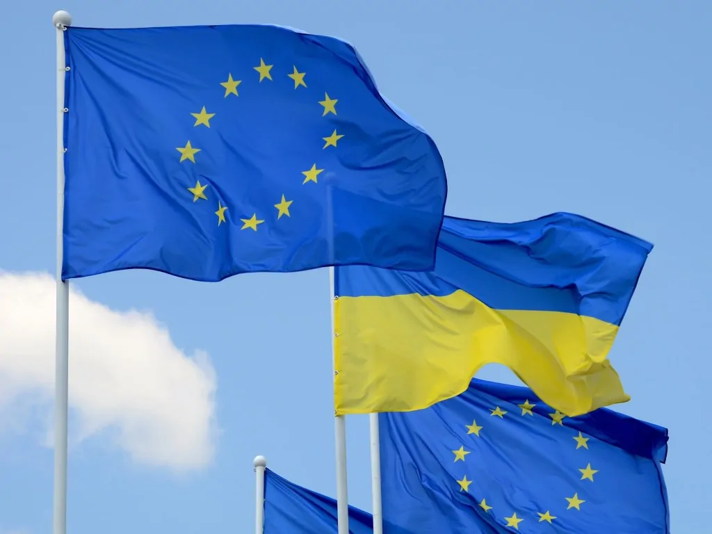 ЄС змінив правила тимчасового захисту для українців: нові вимоги стосуються військовозобов’язаних