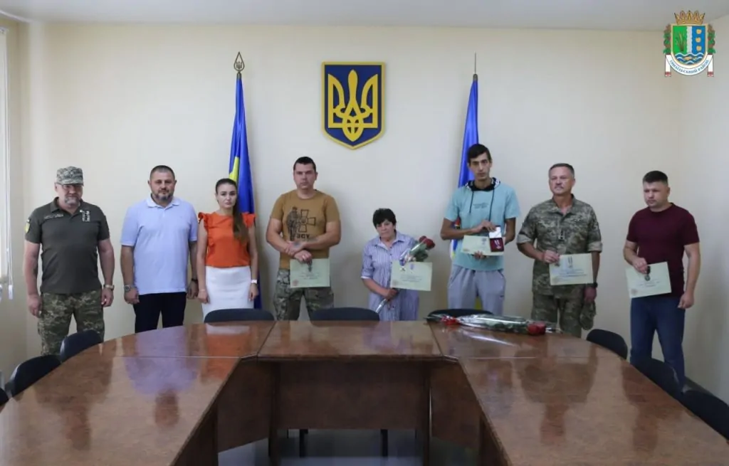 В Ізмаїлі захисникам та їхнім родинам вручили відомчі нагороди