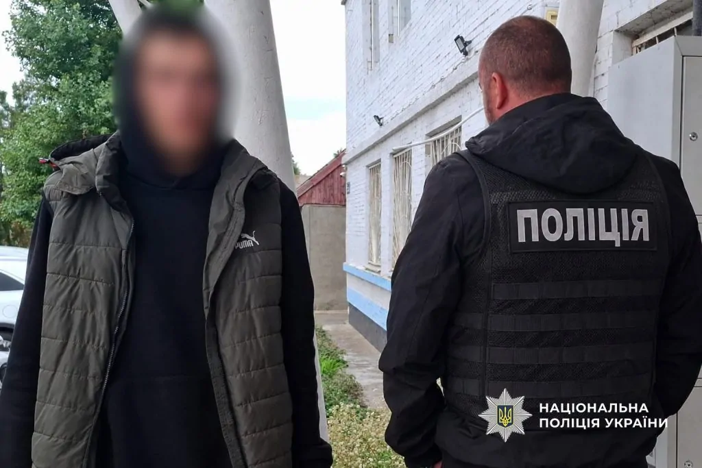 У Білгород-Дністровському районі 19-річний хлопець побив чоловіка та відібрав у нього сумку з грошима