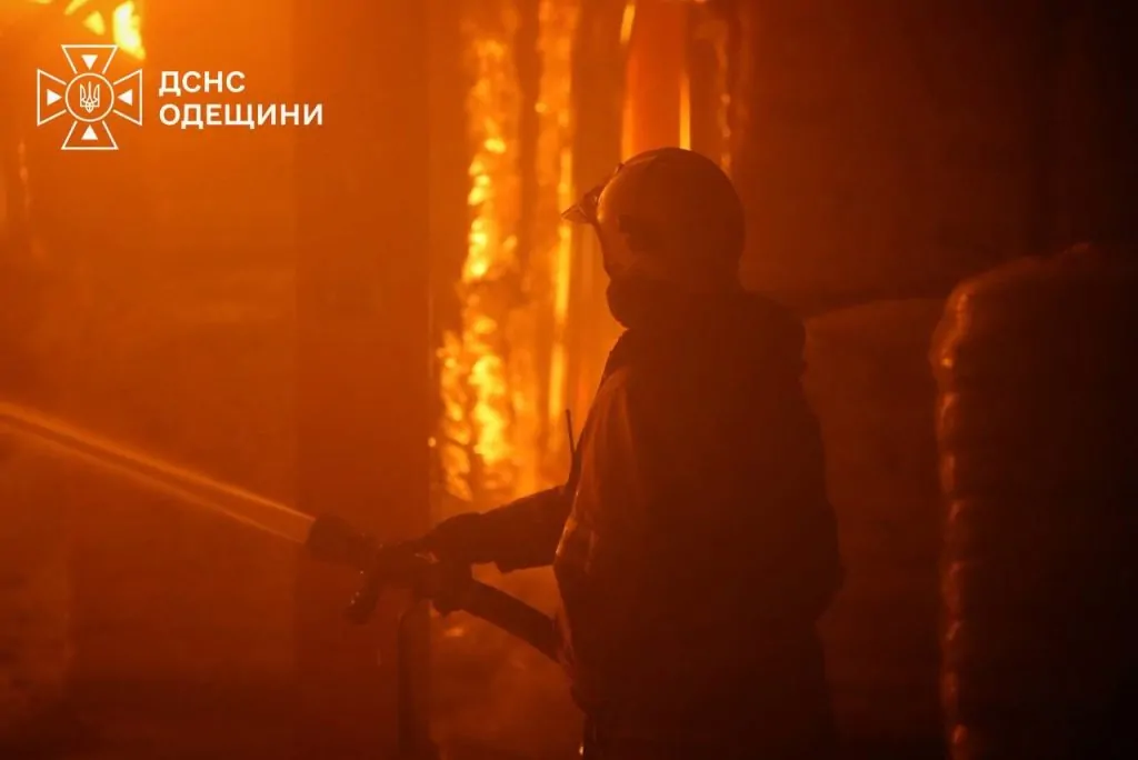 Російська армія атакувала складські приміщення в Одеському районі