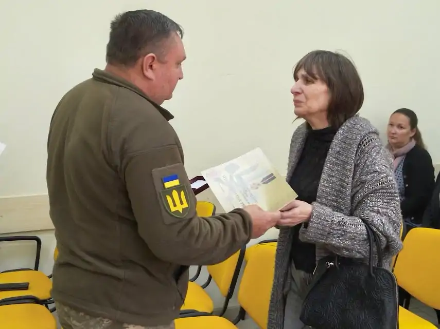 Загинули разом в один день: у Татарбунарах передали посмертні нагороди родинам загиблих військовослужбовців