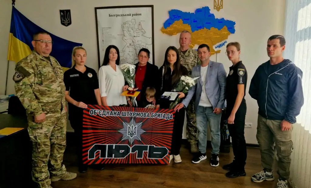 У Болграді родині загиблого поліцейського Владислава Буюклі вручили посмертні нагороди