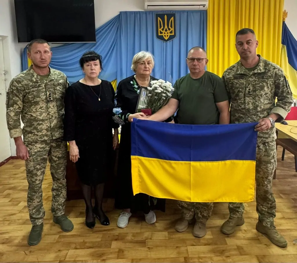 У Вилківській громаді передали рідним загиблих військових їх посмертні нагороди