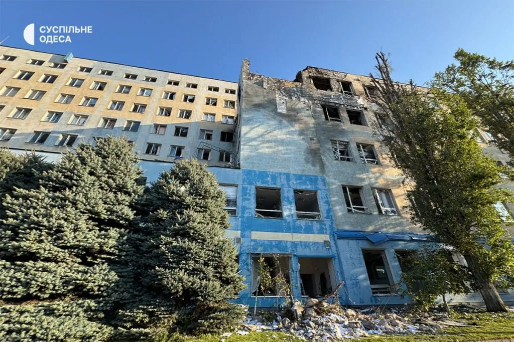 Армія РФ вдарила по бізнес-центру в Одесі