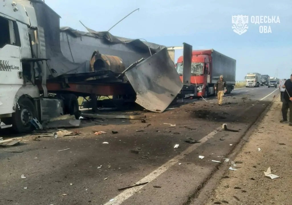 Російська армія нанесла удари по автотранспорту на дорозі Одеської області