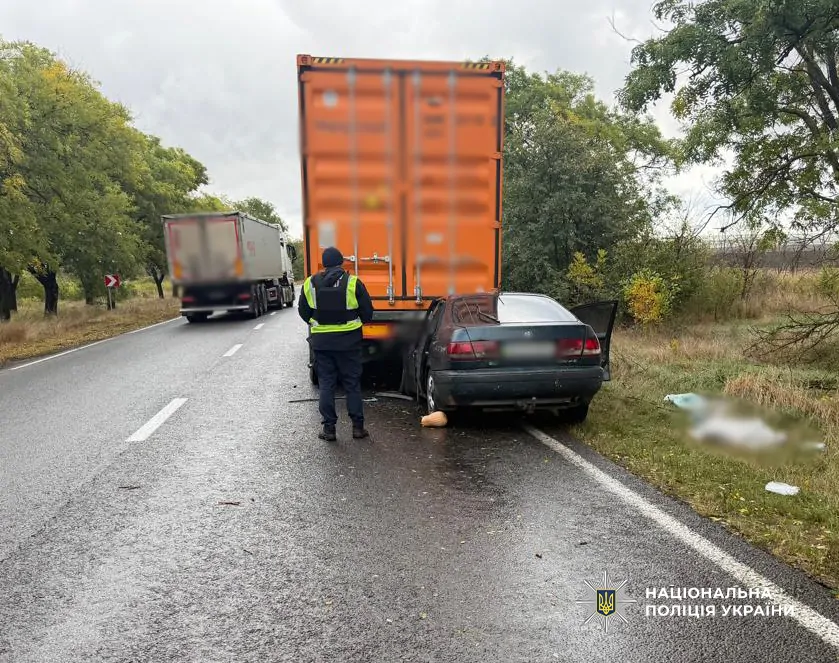 Смертельна ДТП на трасі Одеса – Рені: внаслідок зіткнення легковика з вантажівкою загинула жінка