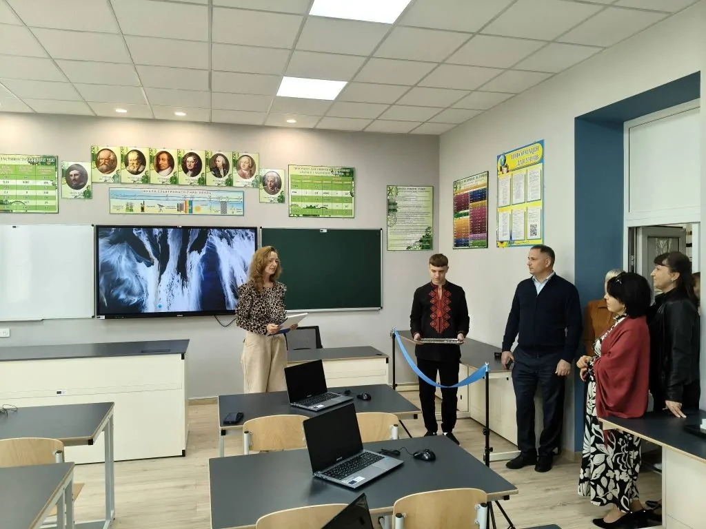 У Болградському ліцеї №2 облаштували сучасний кабінет природничих наук