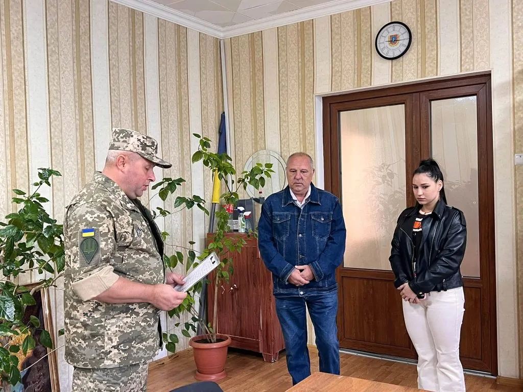 Родині загиблого захисника з Арцизької громади Сергія Усова передали «Хрест Доблесті»