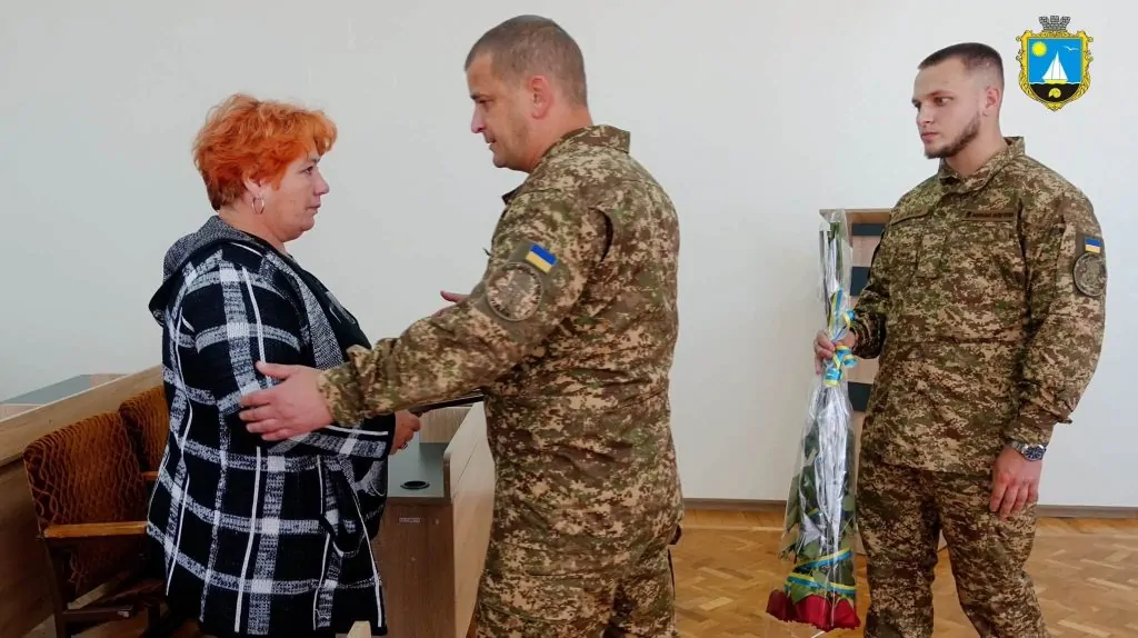 У Сергіївській громаді матері загиблого захисника вручили орден «За мужність» III ступеня посмертно 