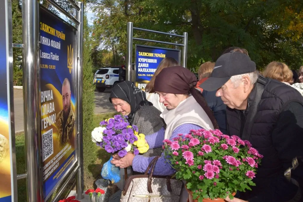 У Сараті на Алеї Слави та Пам’яті відкрили шість нових світлин, присвячених полеглим захисникам громади&nbsp;