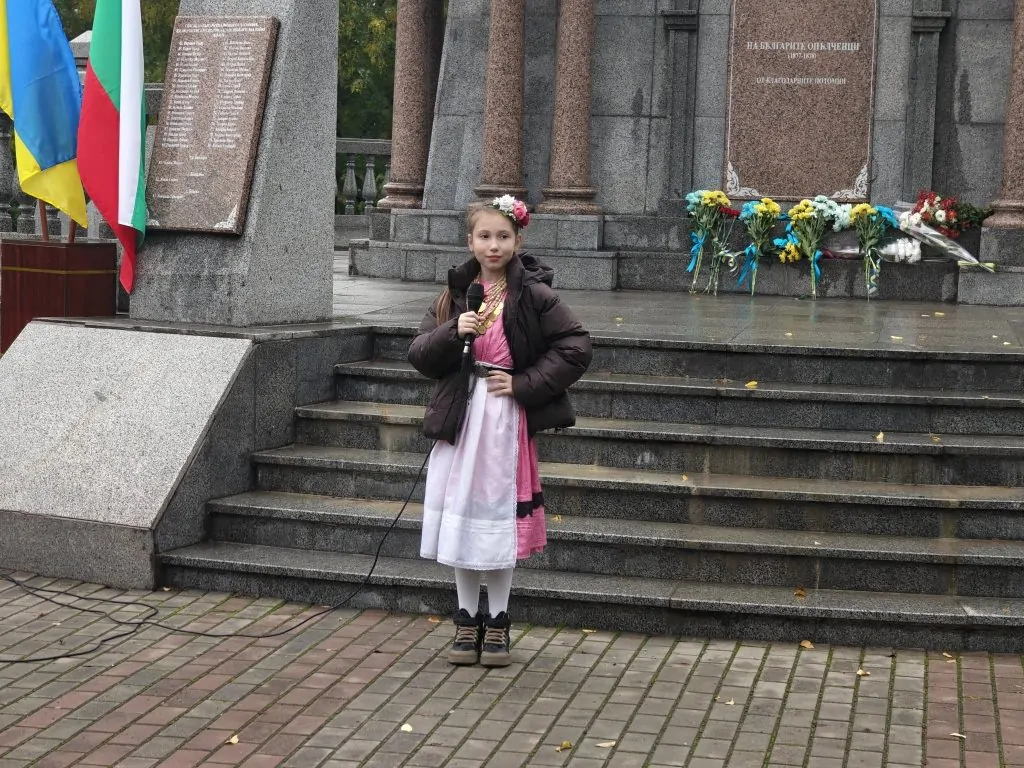 «Ми щиро вдячні всім, хто долучився до цього дня вшанування. Буджак — це край праці, просвіти та духовної сили. Тут болгарська культура стає мостом, а пам’ять — нашою найвищою цінністю. Нехай цей дух єдності живе в кожному з нас!» — зазначили в Обласному центрі болгарської культури в Болграді.