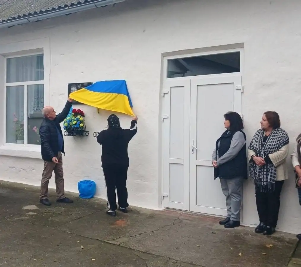 У Кубейській громаді Болградського району відкрили меморіальну дошку загиблому захиснику Степану Ніколову