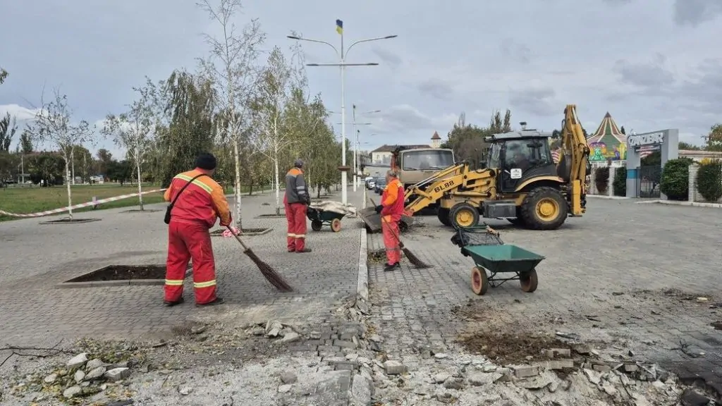 В Ізмаїлі російський безпілотник пошкодив Алею дружби народів