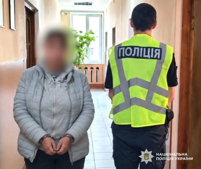 На Білгород-Дністровщині затримали жінку, яка під час сварки вдарила чоловіка ножем у спину